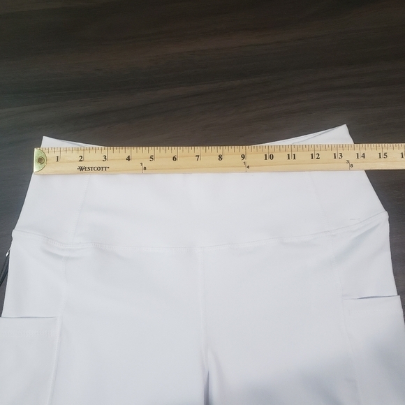 Recreational Habits White Mini Biker Shorts Size Medium - Picture 10 of 14